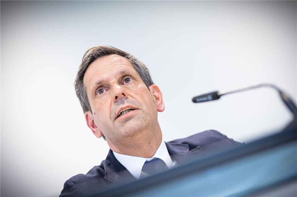 Ministerpräsident Lies setzt auf Zusammenarbeit von Staat, Gesellschaft und Wirtschaft. (Archivbild)Moritz Frankenberg/dpa