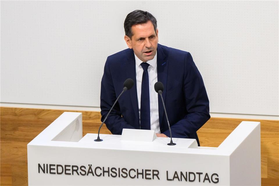 Ministerpräsident Lies sieht es als Aufgabe der Länder an, die kommunalen Kliniken nicht noch stärker zu belasten. (Archivbild)Julian Stratenschulte/dpa