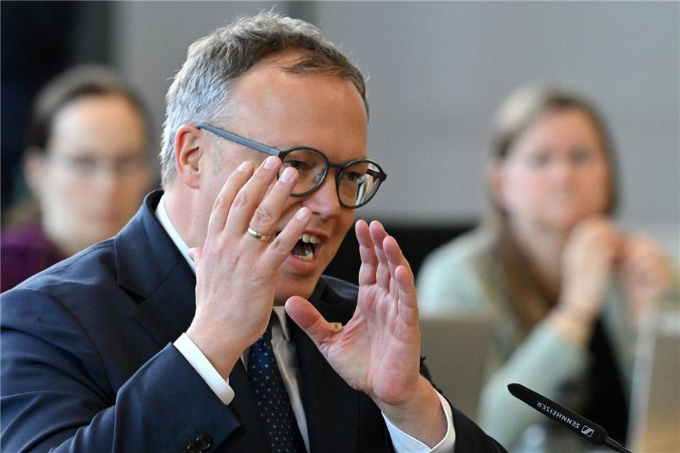 Ministerpräsident Mario Voigt (CDU) verteidigte seinen Innenminister gegen AfD-Kritik Martin Schutt/dpa