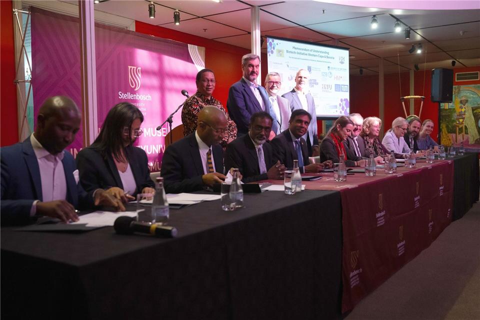 Ministerpräsident Markus Söder (CSU) ist derzeit in Südafrika. Sven Hoppe/dpa