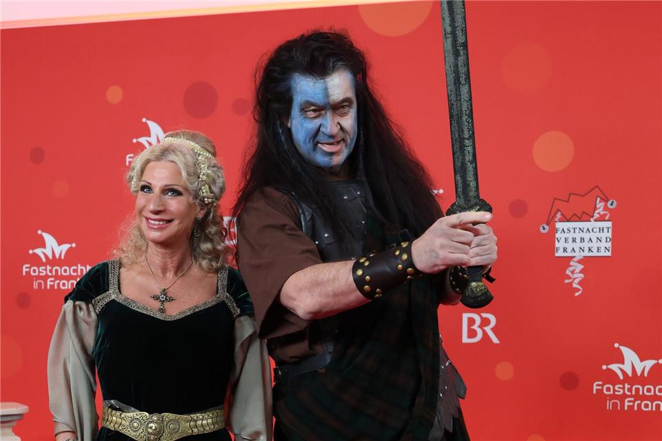 Ministerpräsident Markus Söder (CSU) schwingt schon mal das Schwert als „Braveheart“.Daniel Löb/dpa