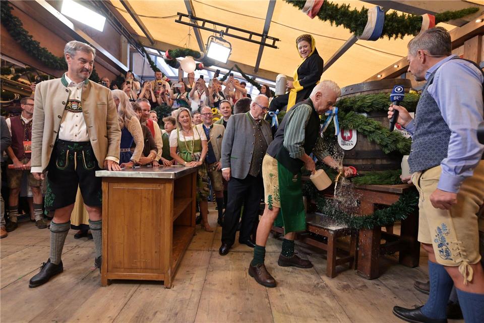 Ministerpräsident Markus Söder (CSU) trug wieder Lederhosen.Peter Kneffel/dpa