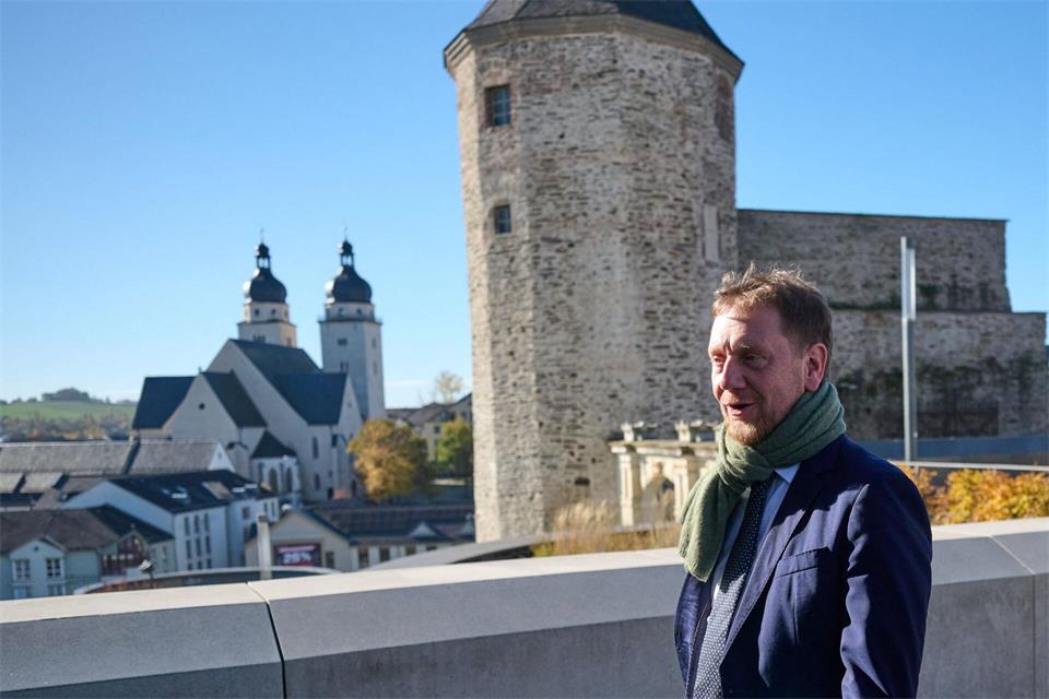 Ministerpräsident Michael Kretschmer (CDU) bei der auswärtigen Kabinettsitzung in Plauen. Hendrik Schmidt/dpa