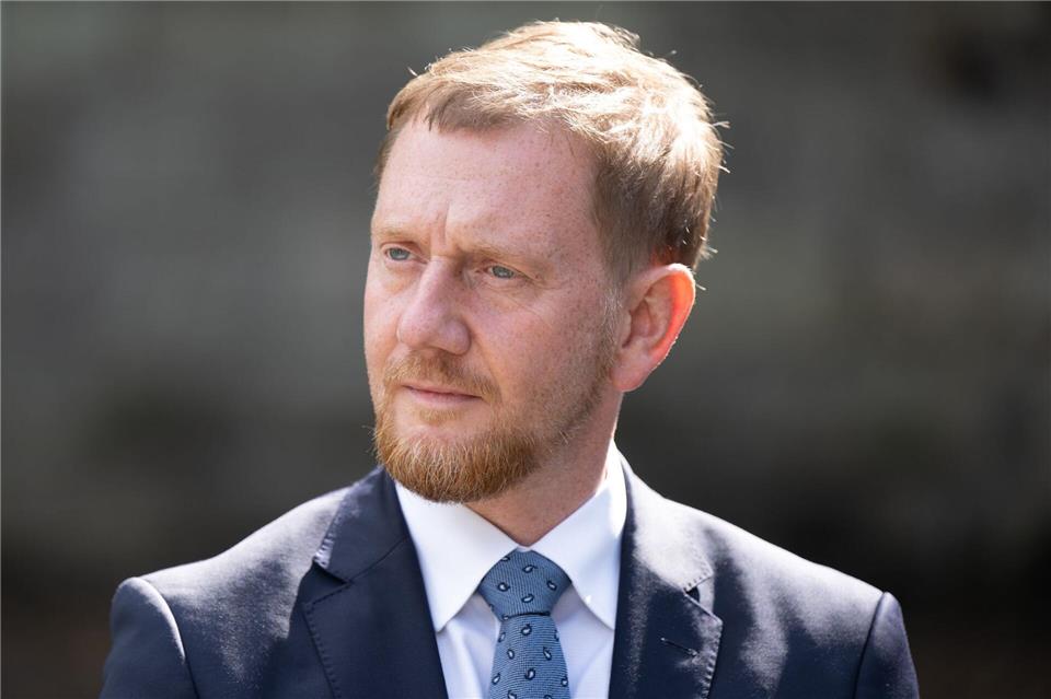 Ministerpräsident Michael Kretschmer (CDU) fordert dazu auf, eine positive Zukunft zu gestalten. (Archivbild)Sebastian Kahnert/dpa