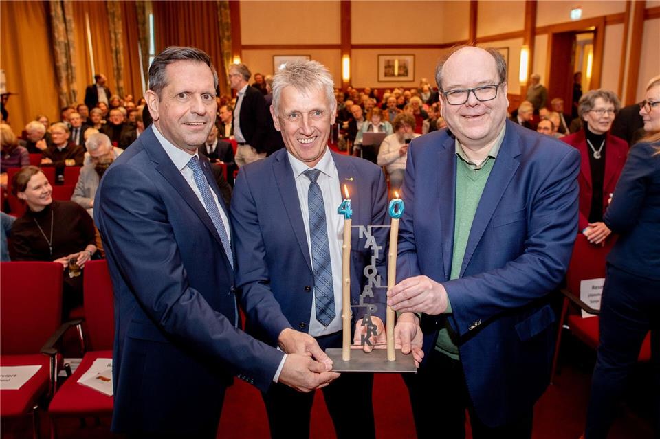 Ministerpräsident Olaf Lies (l), Nationalparkleiter Peter Südbeck (m) und Umweltminister Christian Meyer sprachen bei dem Festakt zum Wattenmeer-Jubiläum. Hauke-Christian Dittrich/dpa