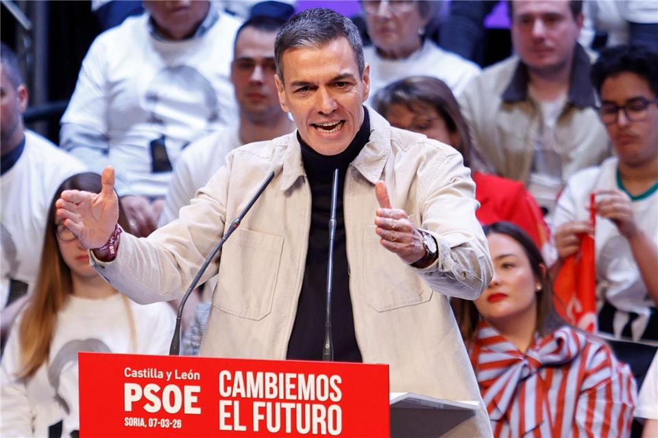 Ministerpräsident Pedro Sánchez sagt den Tech-Giganten den Kampf an. (Archivbild)Concha Ortega Oroz/EUROPA PRESS/dpa