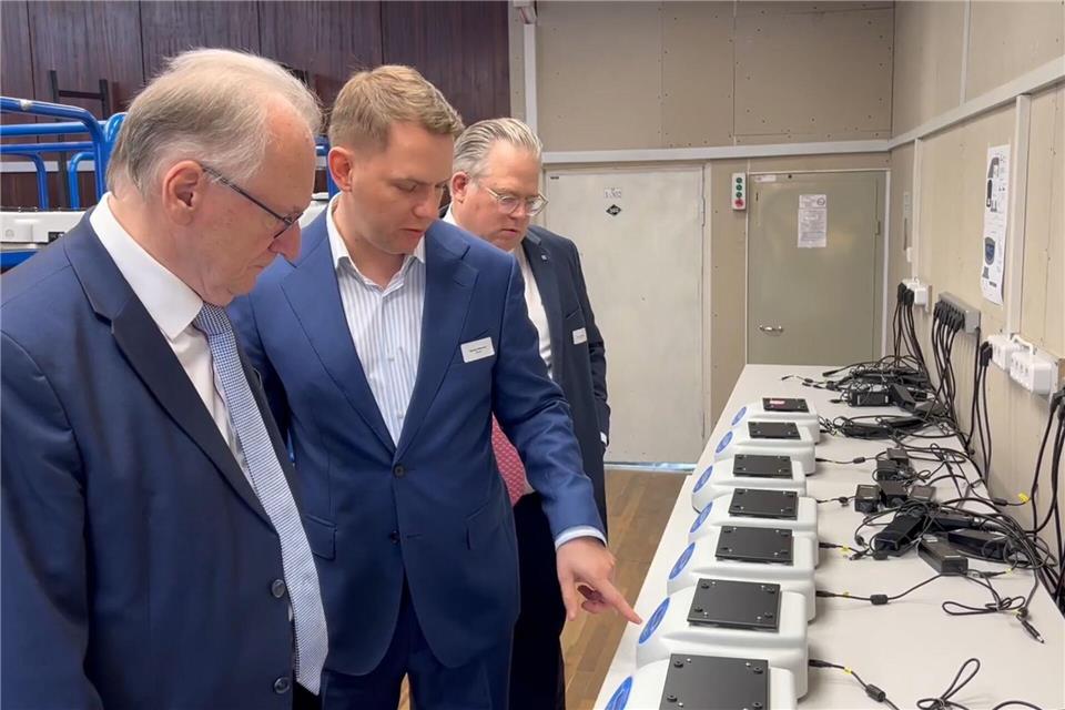 Ministerpräsident Reiner Haseloff (CDU) will die Wirtschaftsbeziehungen zu den baltischen Staaten stärken und Unternehmen bei der Vermittlung von Kontakten unterstützen, wie er bei einem Besuch des Laborgeräteherstellers Biosan sagte. Christopher Kissmann/dpa