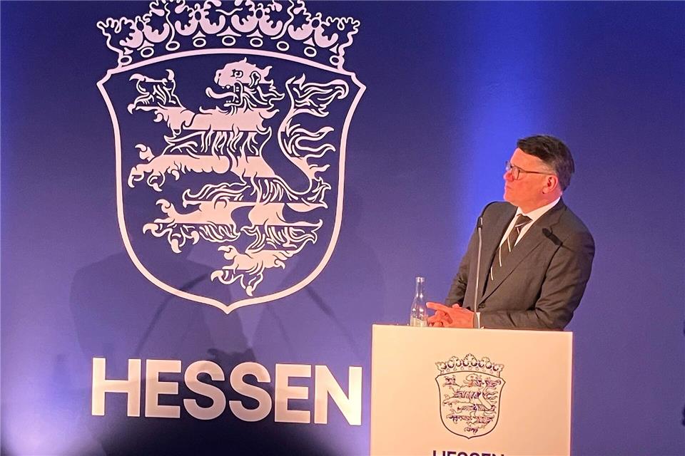 Ministerpräsident Rhein lobt das „kraftvolle“ Design. Sandra Trauner/dpa