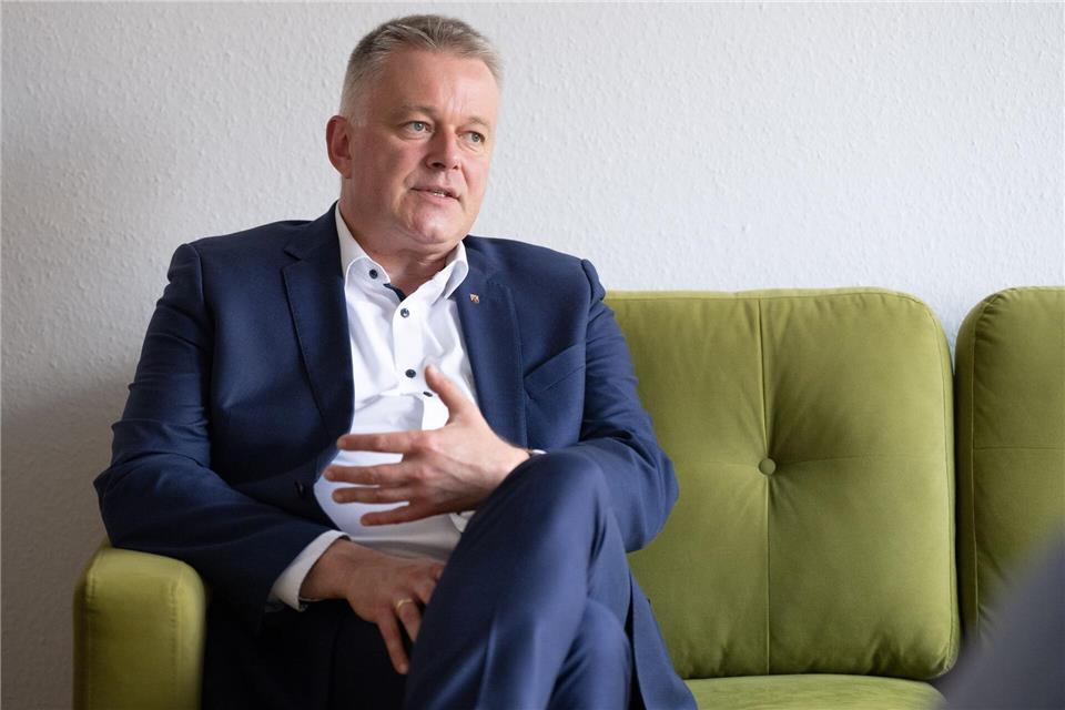 Ministerpräsident Schnieder sucht im stressigen Alltag Ruhe, um aufzutanken. (Archivbild)Boris Roessler/dpa