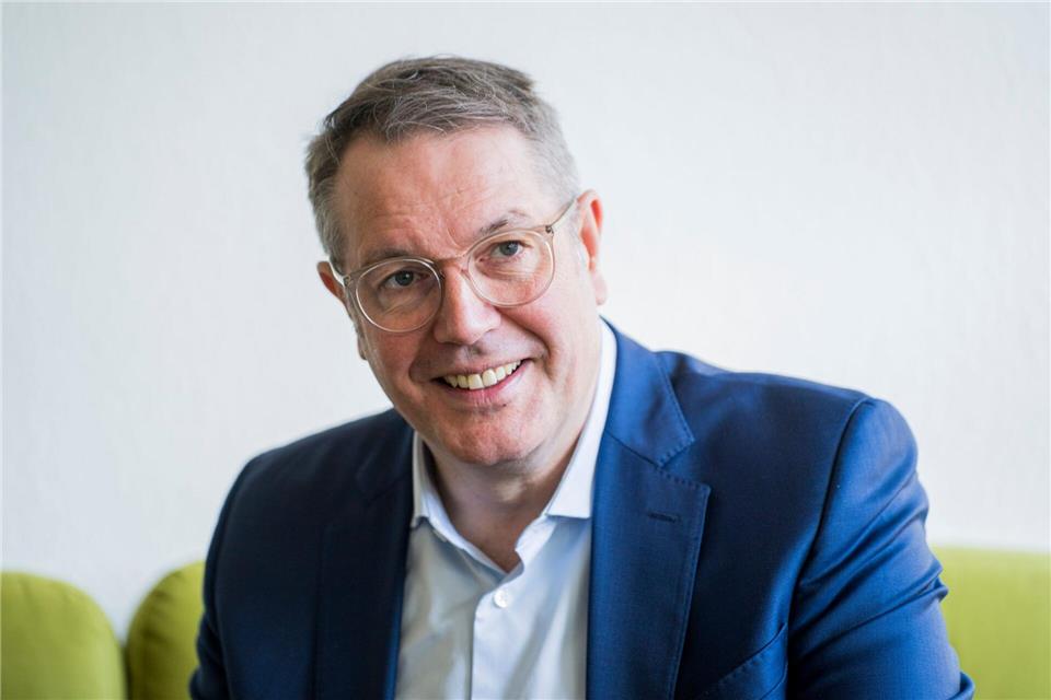 Ministerpräsident Schweitzer will zügig die Spitze des Bildungsministeriums neu besetzen. (Archivbild)Andreas Arnold/dpa