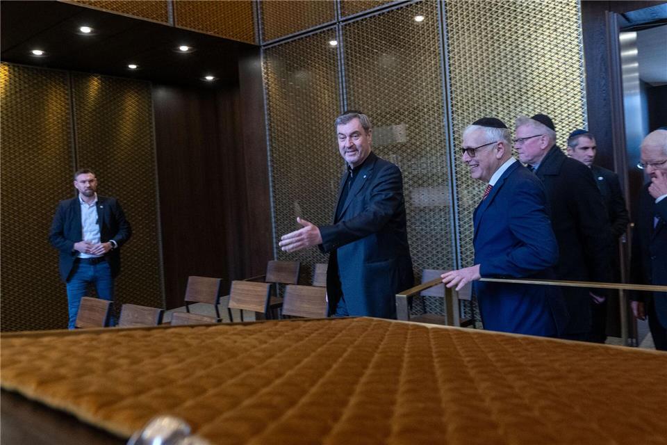 Ministerpräsident Söder besichtigt die Bayreuther Synagoge.Pia Bayer/dpa