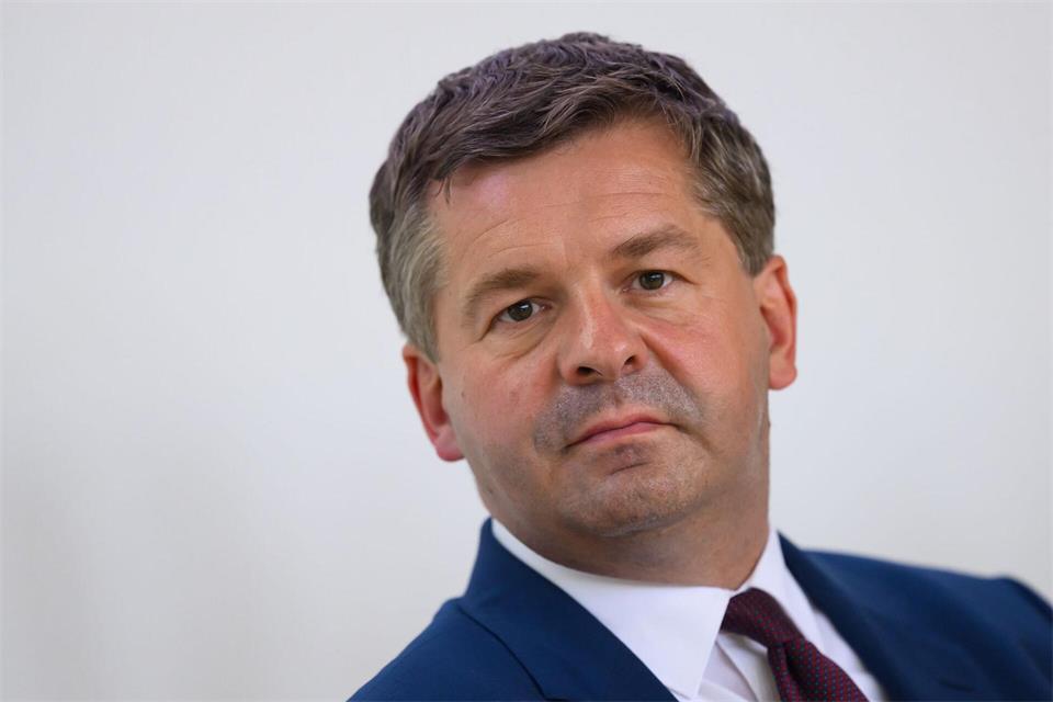 Ministerpräsident Sven Schulze (CDU) bezeichnet die Debatte über die Brandmauer zur AfD als „nicht hilfreich“. (Archivbild)Hendrik Schmidt/dpa