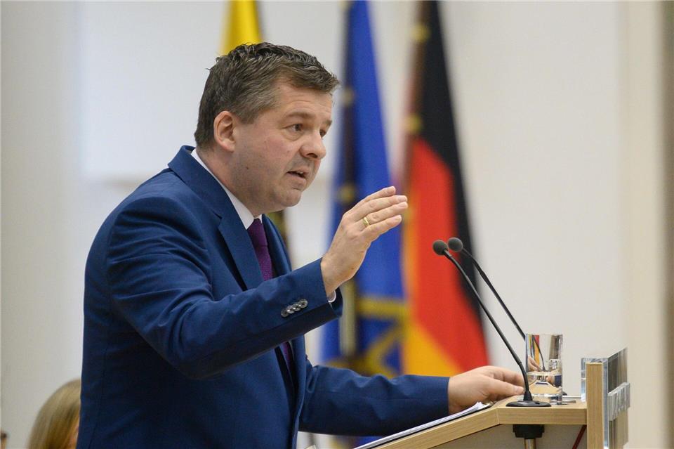 Ministerpräsident Sven Schulze (CDU) plant Gespräche zu SKW Piesteritz in Tschechien. (Archivbild)Klaus-Dietmar Gabbert/dpa