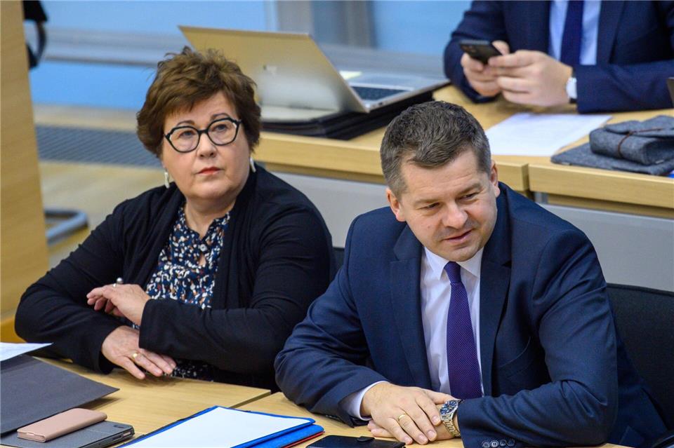 Ministerpräsident Sven Schulze fordert, dass junge ukrainische Männer in ihre Heimat zurückkehren - seine Arbeitsministerin sieht das anders. (Archivbild)Klaus-Dietmar Gabbert/dpa