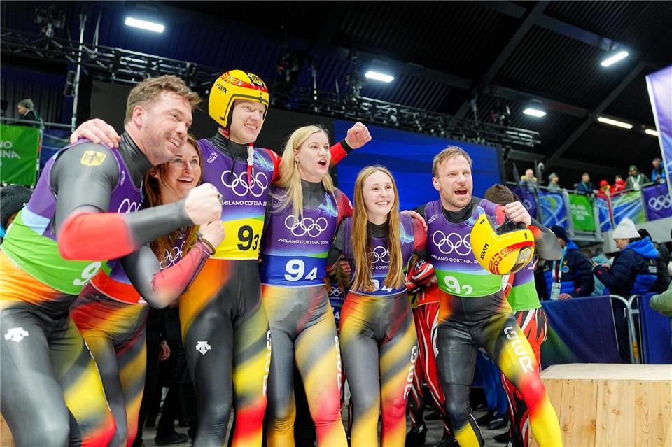 Ministerpräsident Voigt gratuliert zum olympischen Gold der Rodler in der Teamstaffel.Michael Kappeler/dpa