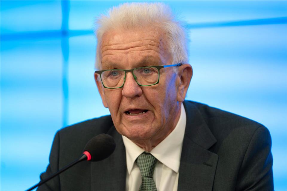 Ministerpräsident Winfried Kretschmann (Bündnis 90/Die Grünen) hebt die Wichtigkeit des Sports hervor.Markus Lenhardt/dpa