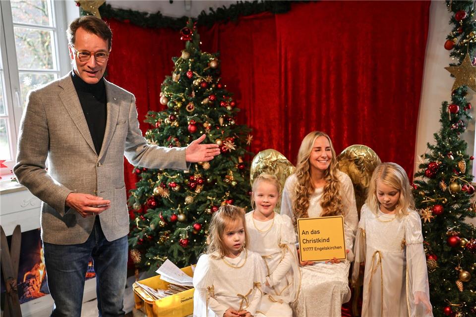 Ministerpräsident Wüst erinnert sich an die Weihnachtswünsche seiner Kindheit zurück.Oliver Berg/dpa