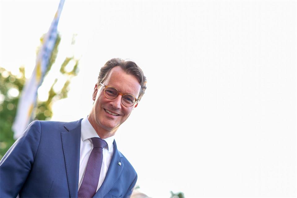 Ministerpräsident Wüst erklärt, warum sich die Ministerpräsidenten hinter Merz gestellt haben.Christoph Reichwein/dpa