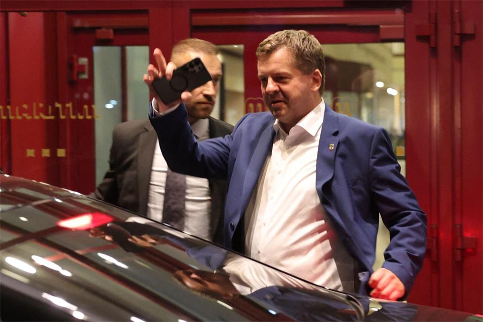 Ministerpräsident und CDU-Landeschef Sven Schulze will am Abend mit dem Landesvorstand in Sachsen-Anhalt über das weitere Vorgehen sprechen.Jan Woitas/dpa