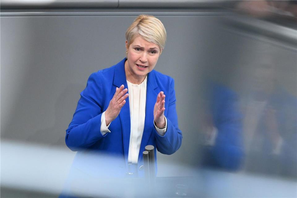 Ministerpräsidentin Manuela Schwesig (SPD) gratulierte zum 35-Jahr-Jubiläum des Bauernverbandes MV. (Archivbild)Elisa Schu/dpa