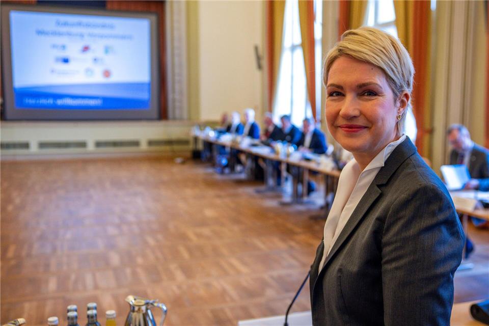 Ministerpräsidentin Manuela Schwesig (SPD) legt Wert auf die Zusammenarbeit mit der Wirtschaft und den Gewerkschaften.Jens Büttner/dpa