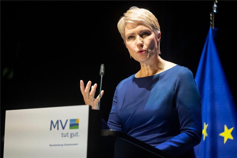 Ministerpräsidentin Manuela Schwesig (SPD) lud zu einem Festakt und Empfang zum 35. Jahrestag der Deutschen Einheit nach Schwerin.Philip Dulian/dpa