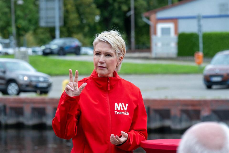 Ministerpräsidentin Manuela Schwesig (SPD) wirbt bei der Landtagswahl um jede Stimme.  (Archivbild) Stefan Sauer/dpa