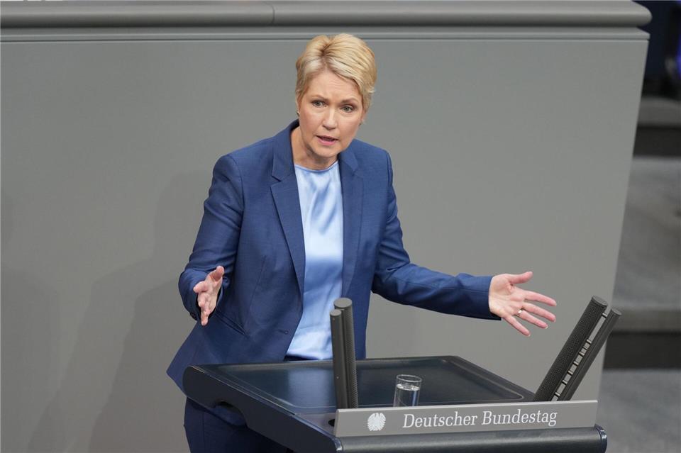 Ministerpräsidentin Manuela Schwesig (SPD) wirbt für eine Verständigung.Michael Kappeler/dpa