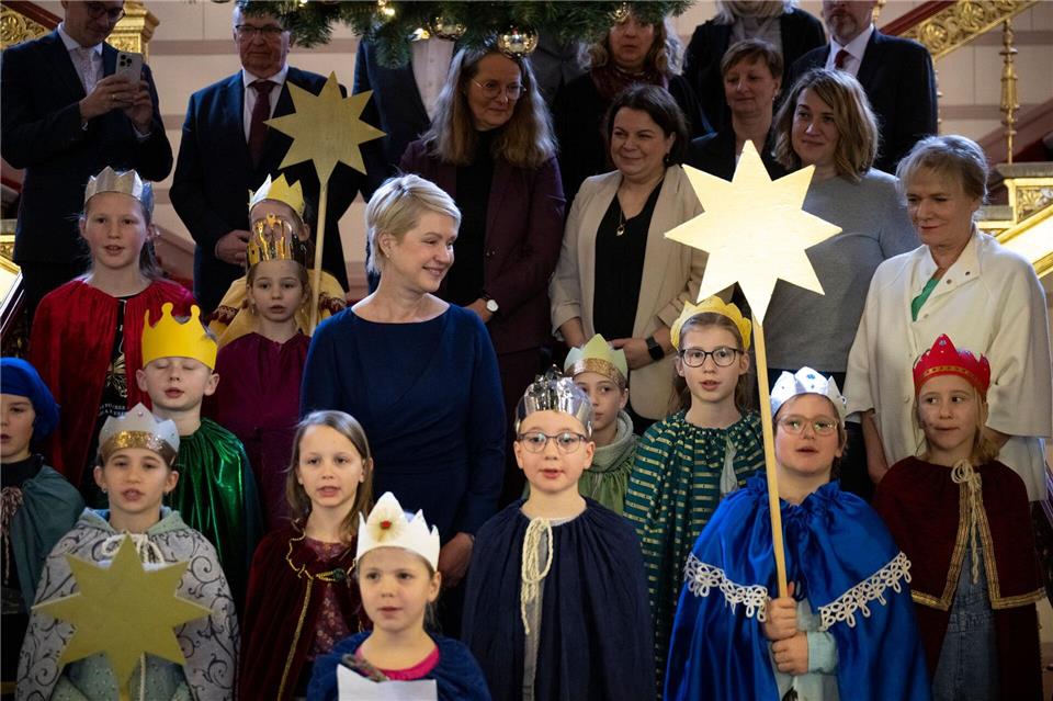 Ministerpräsidentin Schwesig empfing am Dreikönigstag auch die Sternsinger in der Staatskanzlei.Philip Dulian/dpa