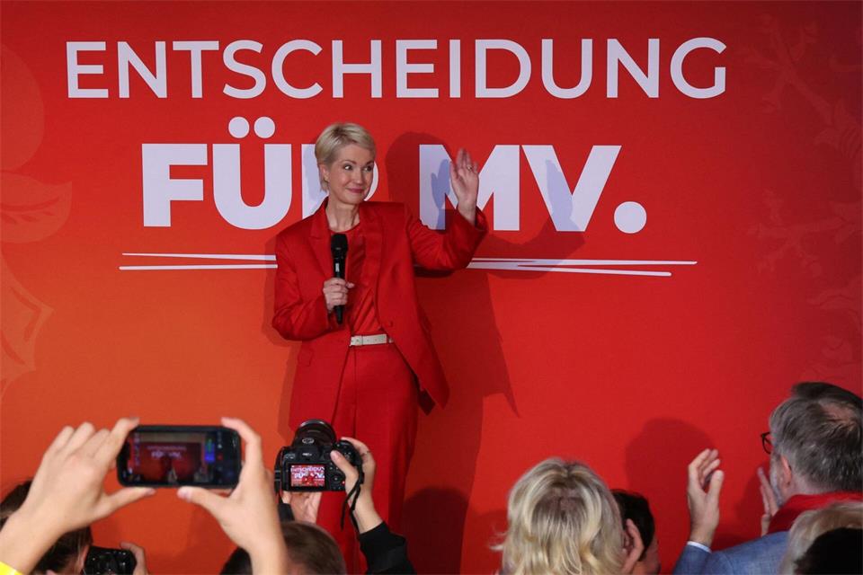 Ministerpräsidentin Schwesig war nach einer Analyse der Forschungsgruppe Wahlen ein Erfolgsfaktor für die SPD im Nordosten.Bernd Wüstneck/dpa