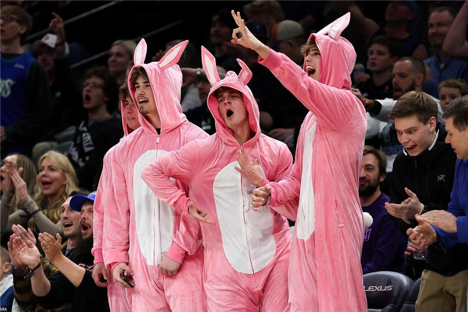 Minneapolis: Osterhasen auf den Rängen – verkleidete Fans sorgen für Stimmung bei Timberwolves gegen HornetsMatt Krohn/AP/dpa