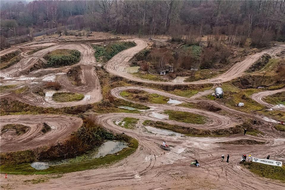 Mio liebt das Motocrossfahren und ist regelmäßig auf der Anlage in Reesdorf.Frank Molter/dpa