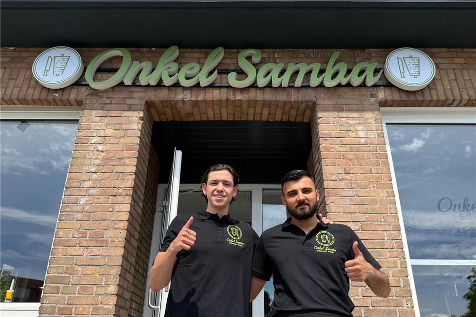 Stadtlohner Döner-Kette „Onkel Samba“ eröffnet Filiale in Borken  Mirkan Algan (links) und sein Team stecken in der letzten Vorbereitungsphase. Am Montag eröffnet „Onkel Samba“.