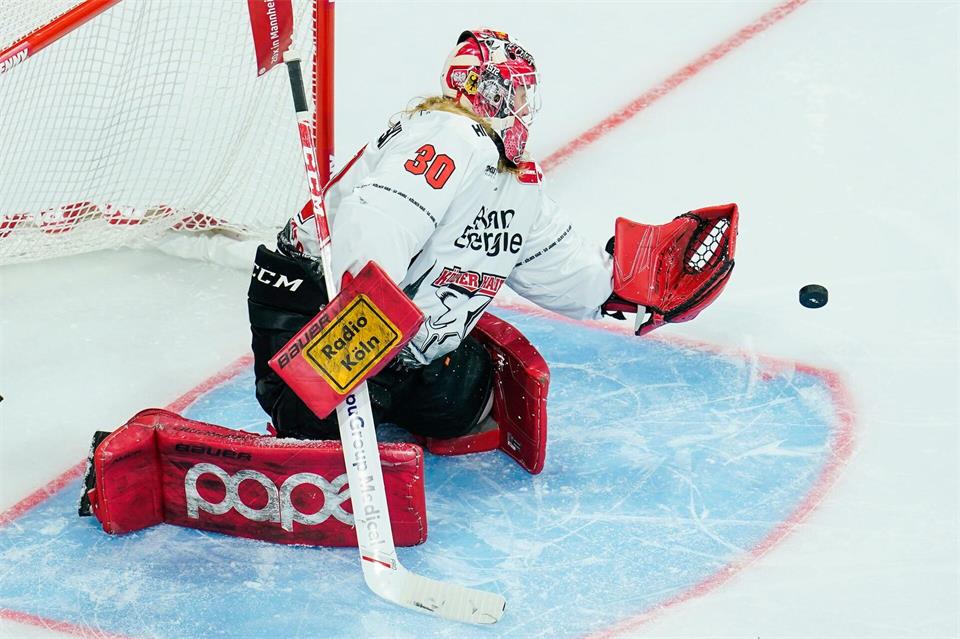 Mirko Pantkowski steht künftig für die Straubing Tigers im Tor. (Archivbild)Uwe Anspach/dpa
