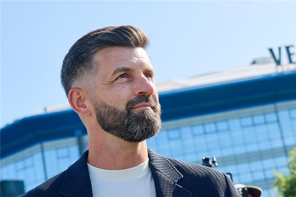 Fußball im Klopp-Style: Muslic startet bei „Gigant“ Schalke Miron Muslic hat klare Ideen, wie er mit Schalke Fußballspielen lassen will.Bernd Thissen/dpa