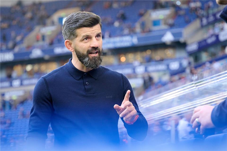 Miron Muslic spricht über die Partie auf Schalke.Bernd Thissen/dpa