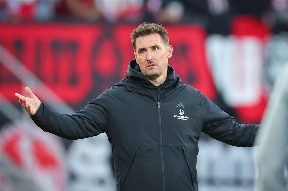 Miroslav Klose: „Mehr Robustheit, mehr Zweikampfhärte“ braucht seine Mannschaft.Daniel Karmann/dpa