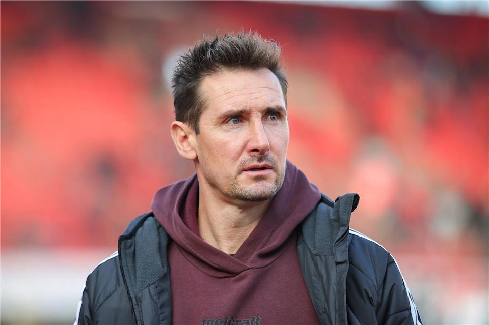 Miroslav Klose gibt sich optimistisch vor dem Heimspiel seines 1. FC Nürnberg gegen Düsseldorf. (Archivbild)Daniel Karmann/dpa