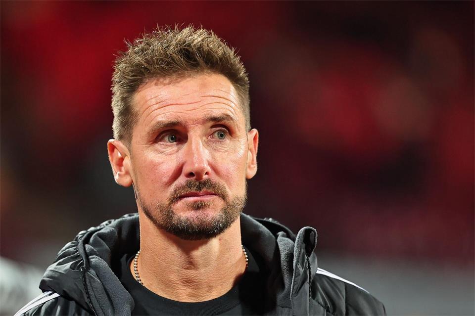 Miroslav Klose ist im dritten Jahr in der 2. Fußball-Bundesliga Trainer beim 1. FC Nürnberg.Daniel Karmann/dpa