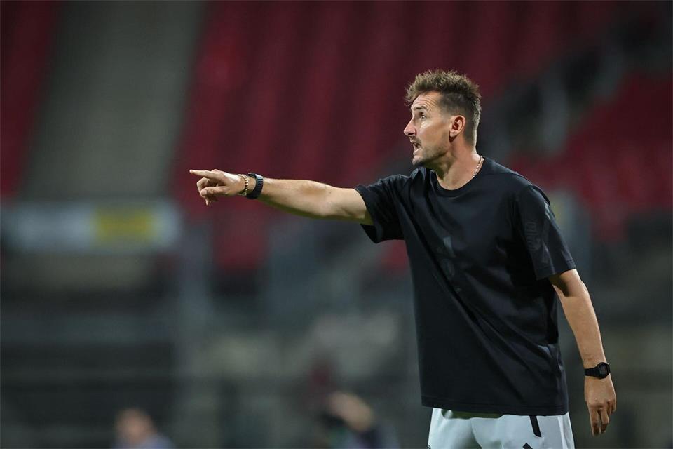 Miroslav Klose ist stolz auf seine Mannschaft.Daniel Karmann/dpa
