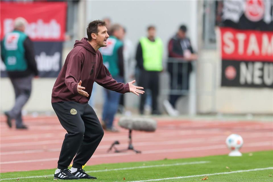 Kloses Nürnberger nach Zittersieg auf Klettertour Miroslav Klose musste am Spielfeldrand bis zum Ende um den knappen Sieg bangen.Daniel Löb/dpa