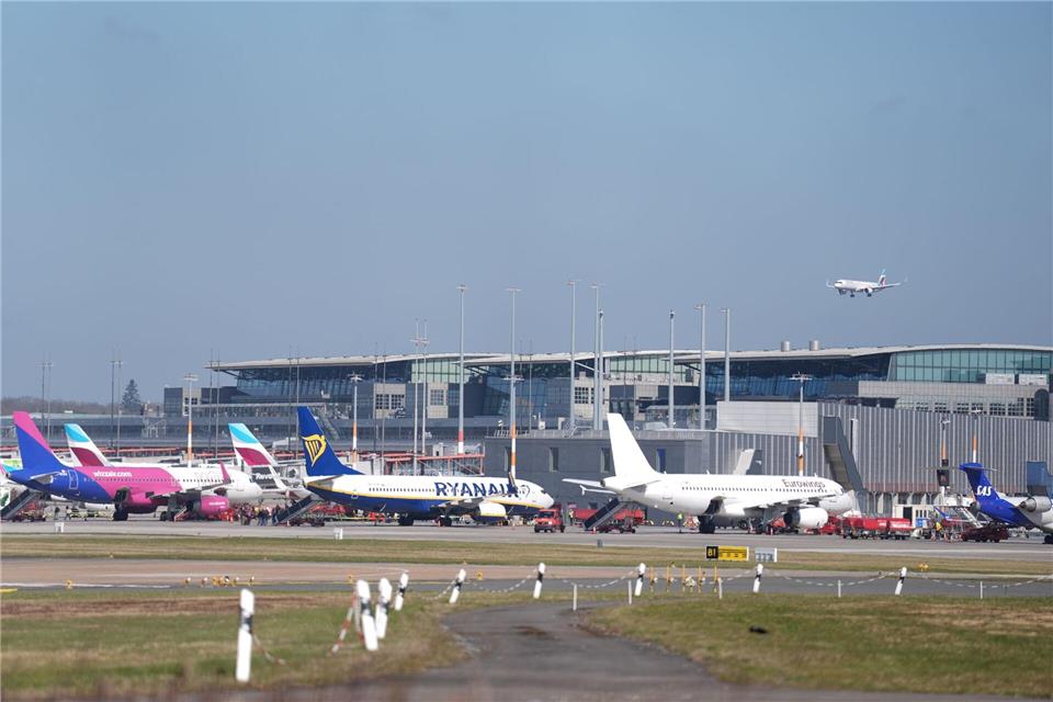 Mit 14,8 Millionen Reisenden zählte der Flughafen Hamburg im Geschäftsjahr 2025 so viele Passagiere wie im Vorjahr. (Archivbild)Marcus Brandt/dpa