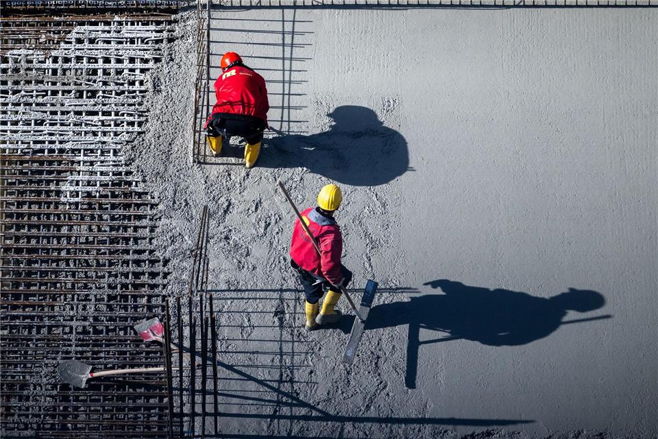 Mit 1.507 Stunden wurden die meisten Arbeitsstunden je erwerbstätige Person2025 in Thüringen erneut im Baugewerbe erbracht. (Symbolbild)Soeren Stache/dpa