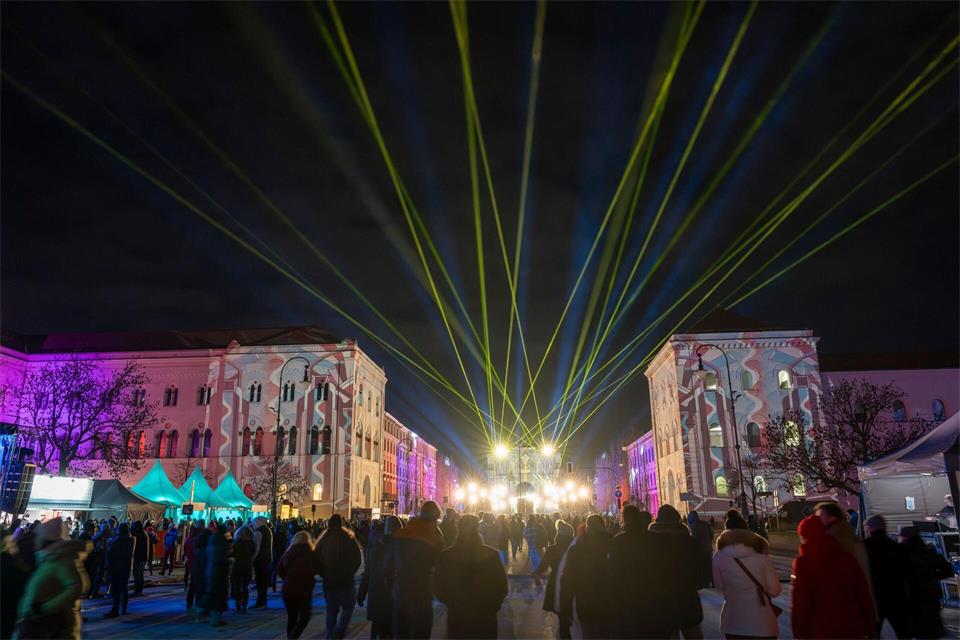 Mit 20.000 Besuchern war ursprünglich gerechnet worden - es kamen deutlich weniger (Archiv). Peter Kneffel/dpa