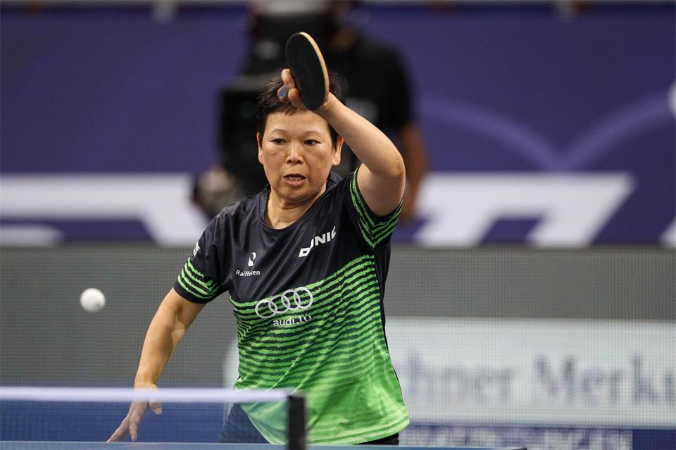 Mit 63 Jahren noch bei der EM dabei: Tischtennis-Spielerin Ni Xia Lian aus Luxemburg. (Archivbild)Christian Kolbert/dpa