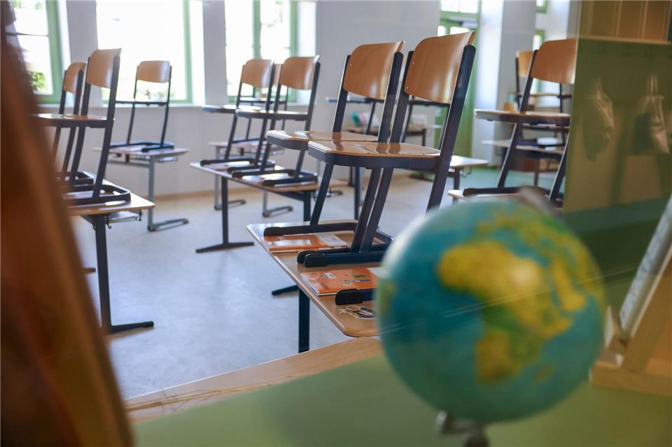 Mit Arbeitszeitkonten gegen den Unterrichtsausfall. (Symbolbild)Jan Woitas/dpa