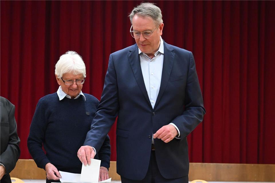 Mit Blick auf das Ergebnis betonte Schweitzer: „Es wird knapp, das weiß man. Das ist in Rheinland-Pfalz so.“ Uli Deck/dpa