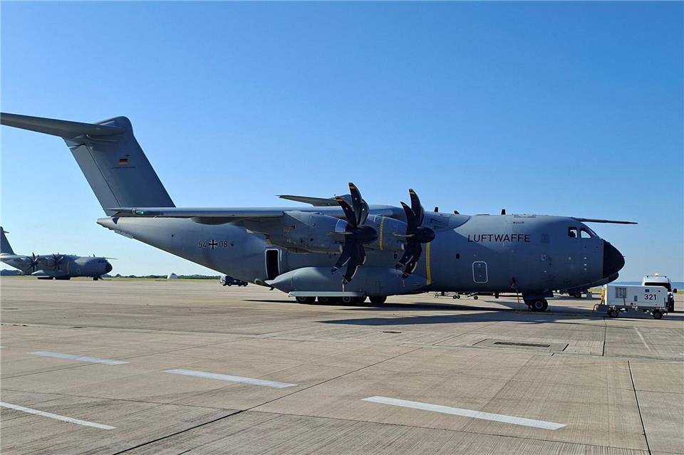 Mit Bundeswehrmaschinen fliegen zahlreiche Hilfskräfte nach Venezuela, um im Erdbebengebiet zu helfen. Kai Moorschlatt/dpa