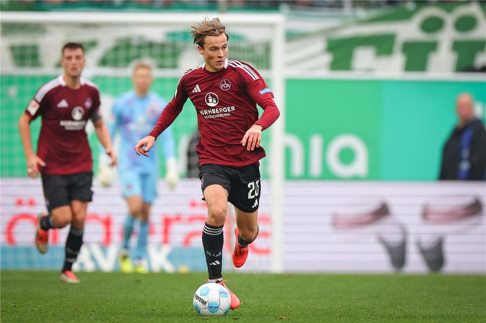 Mit Caspar Jander wird ein Leistungsträger den 1. FC Nürnberg noch in diesem Sommer verlassen. (Archivbild)Daniel Karmann/dpa