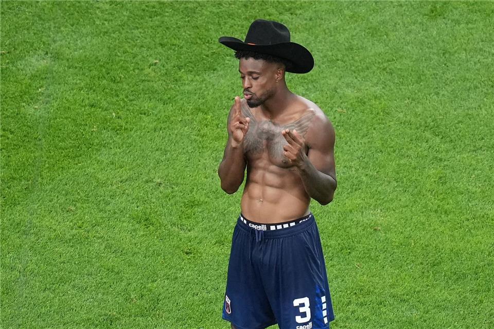 Mit Cowboy-Hut: Kap Verdes Spieler Diney Borges nach dem Spiel gegen Saudi-Arabien. (Archivbild)Eric Gay/AP/dpa